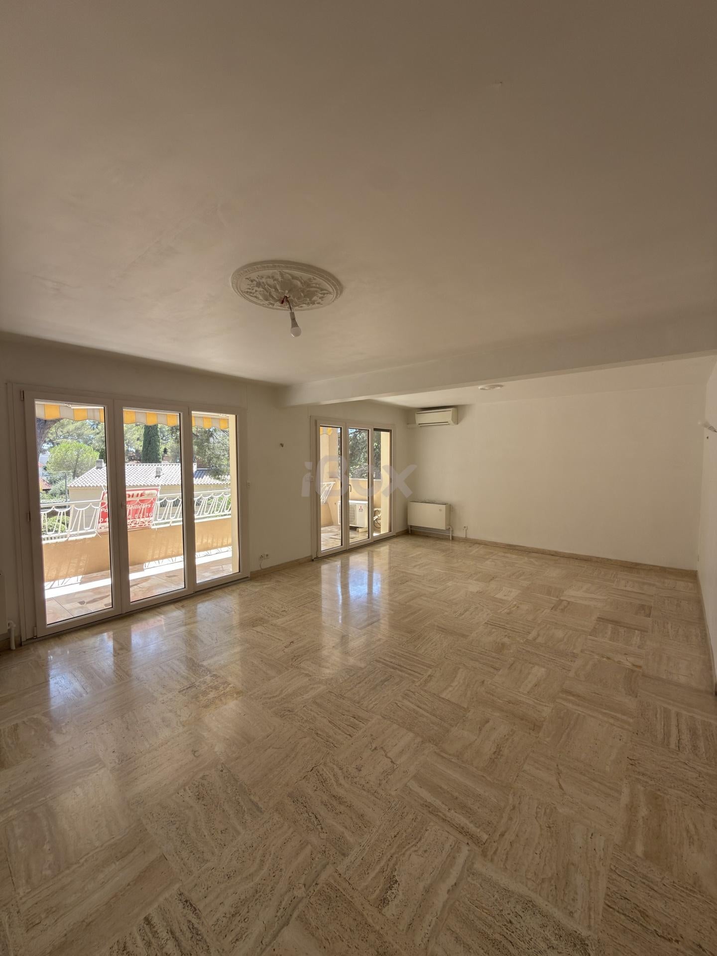 Appartement Avenue du Val d'Azur à Sanary-sur-Mer