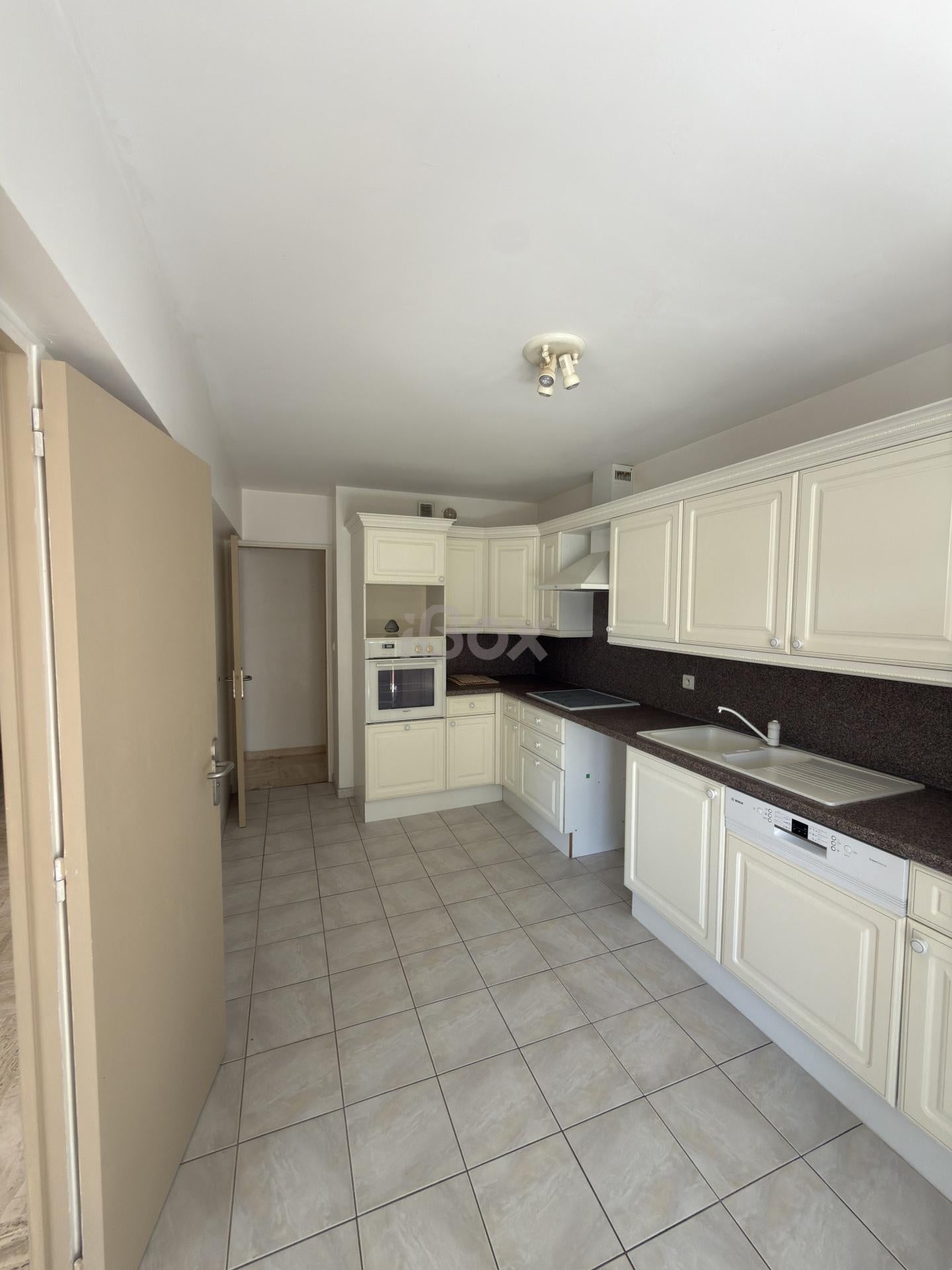 Appartement Avenue du Val d'Azur à Sanary-sur-Mer