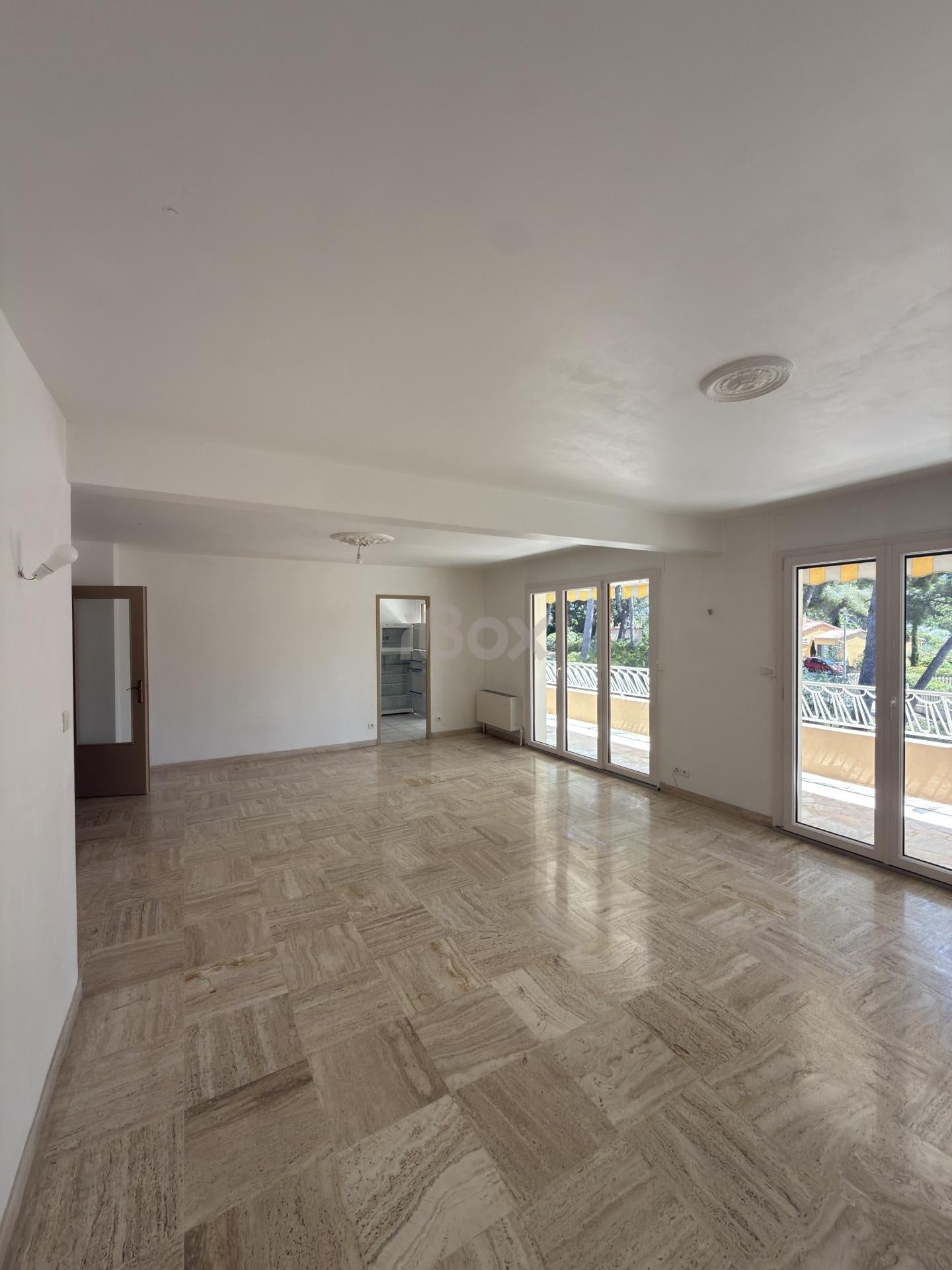 Appartement Avenue du Val d'Azur à Sanary-sur-Mer