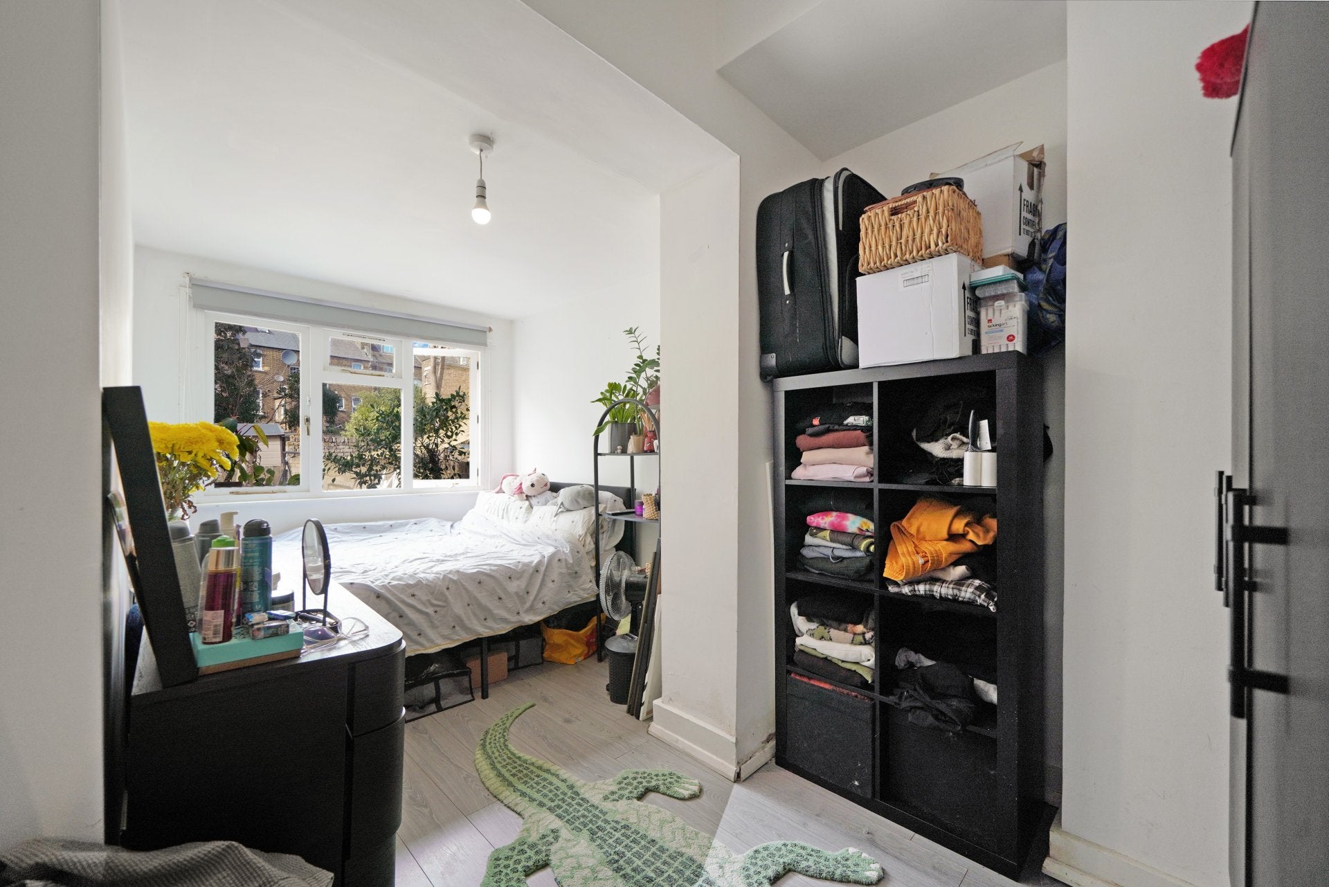 Flat Roden Street in Greater London
