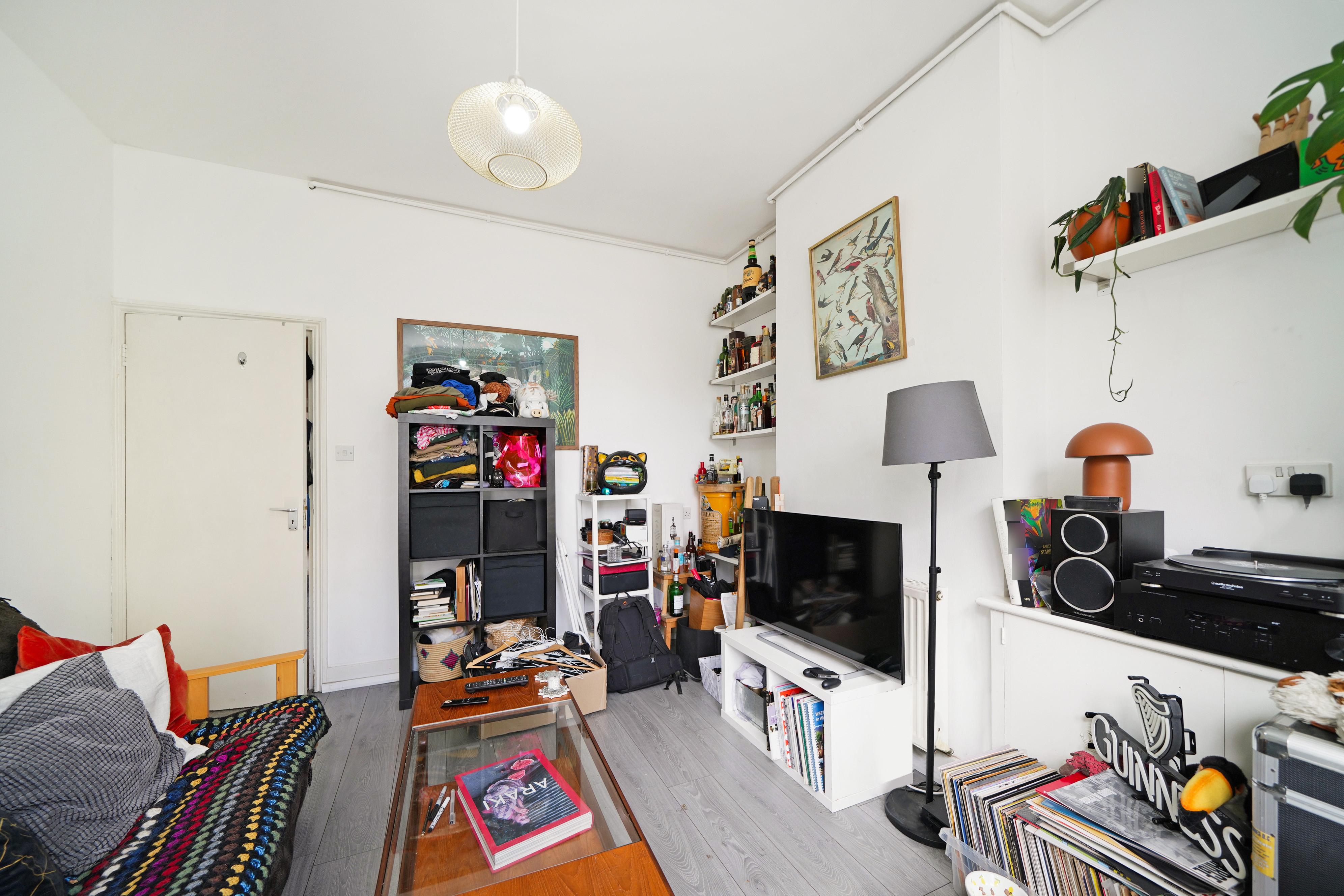 Flat Roden Street in Greater London