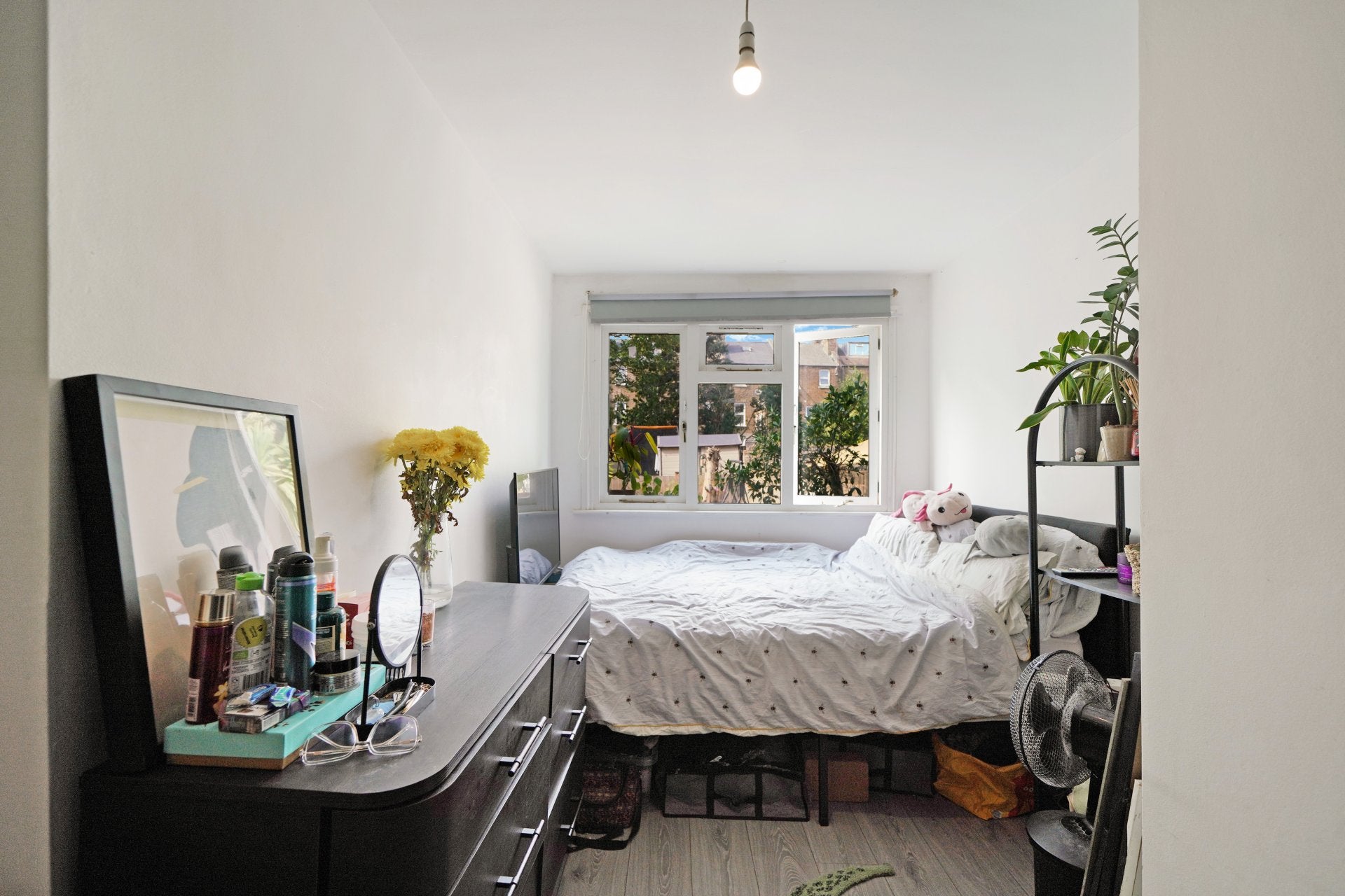 Flat Roden Street in Greater London