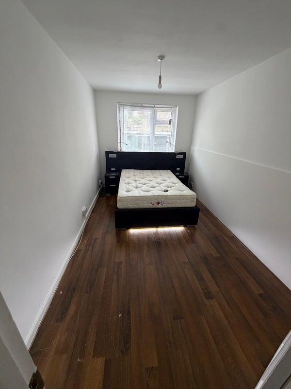 Flat Friern Road in Greater London