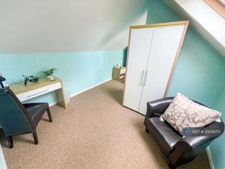 Room Fremantle Road in Aylesbury