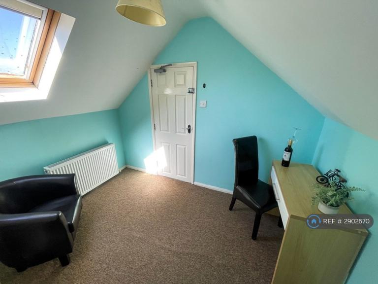 Room Fremantle Road in Aylesbury