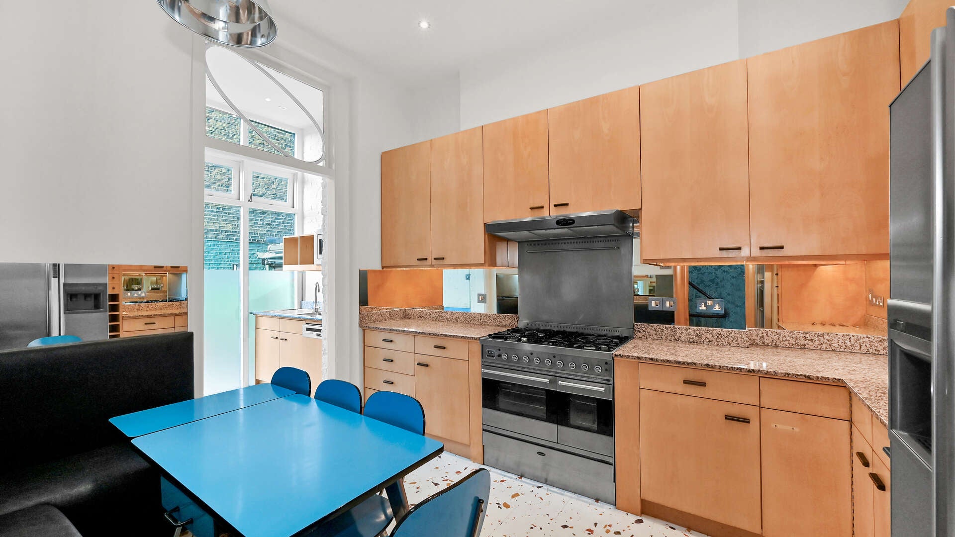 Flat Kensington Park Road in Greater London