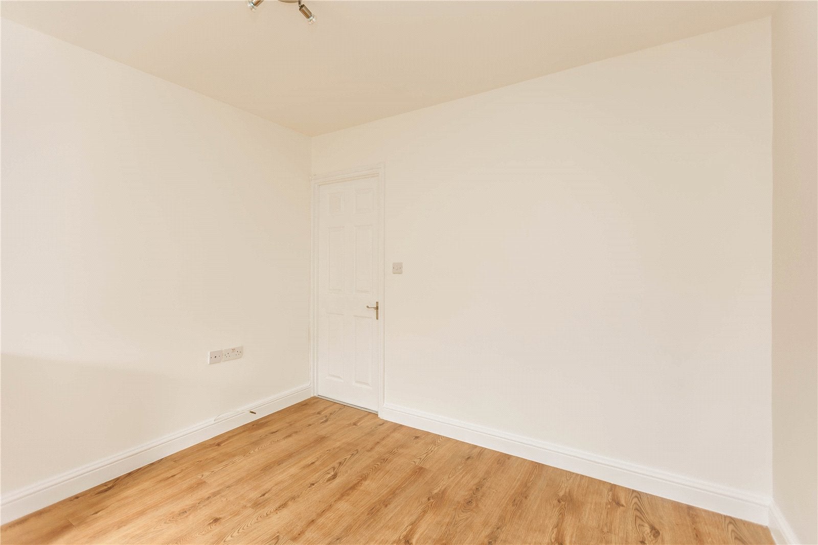 Flat Boverton Road in Bristol