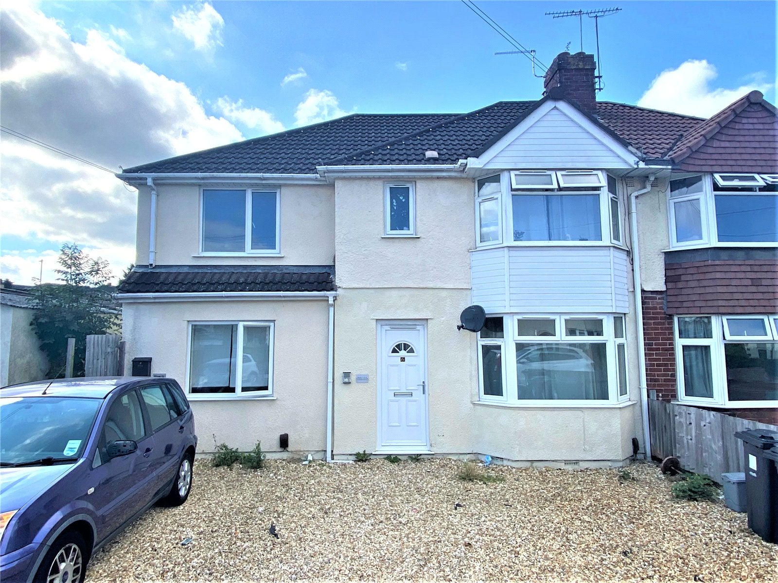 Flat Boverton Road in Bristol