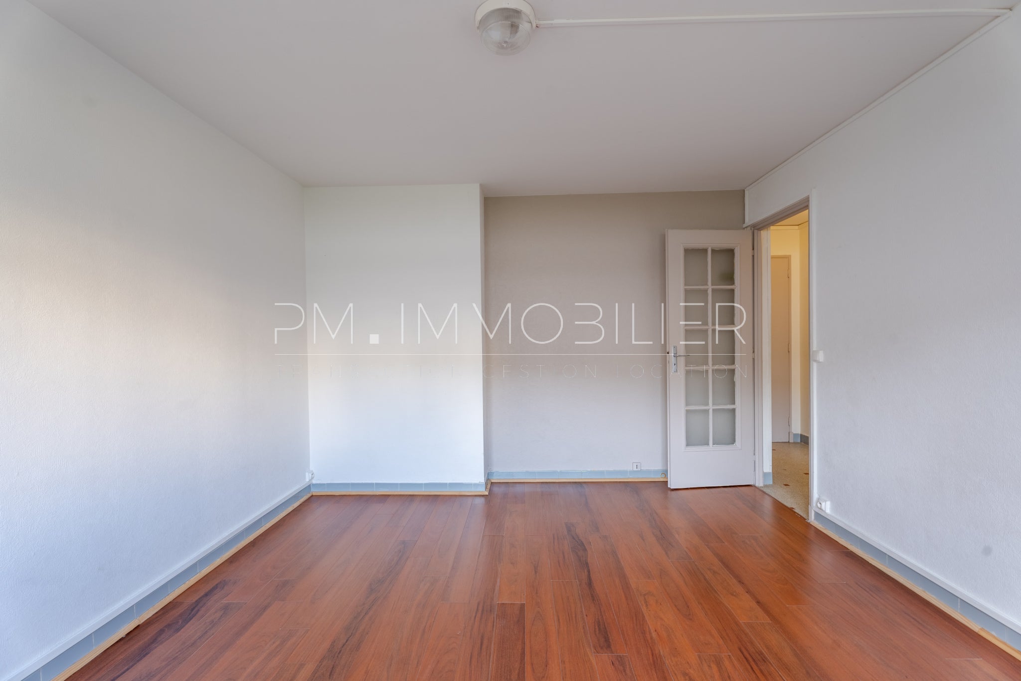 Flat Rue Jules Moulet in Marseille