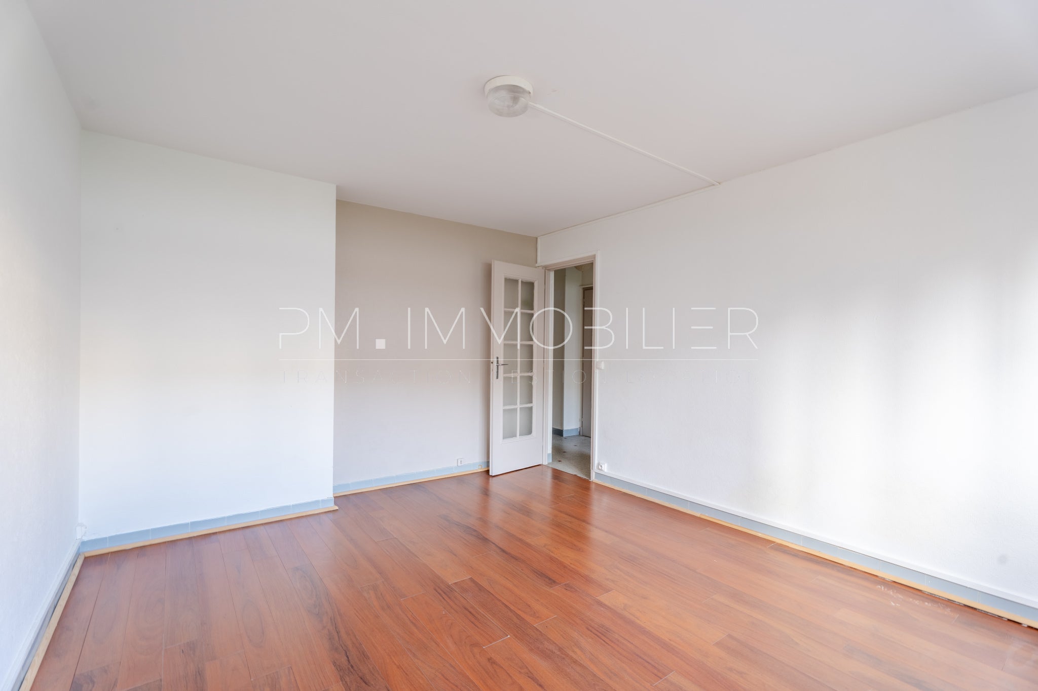 Flat Rue Jules Moulet in Marseille