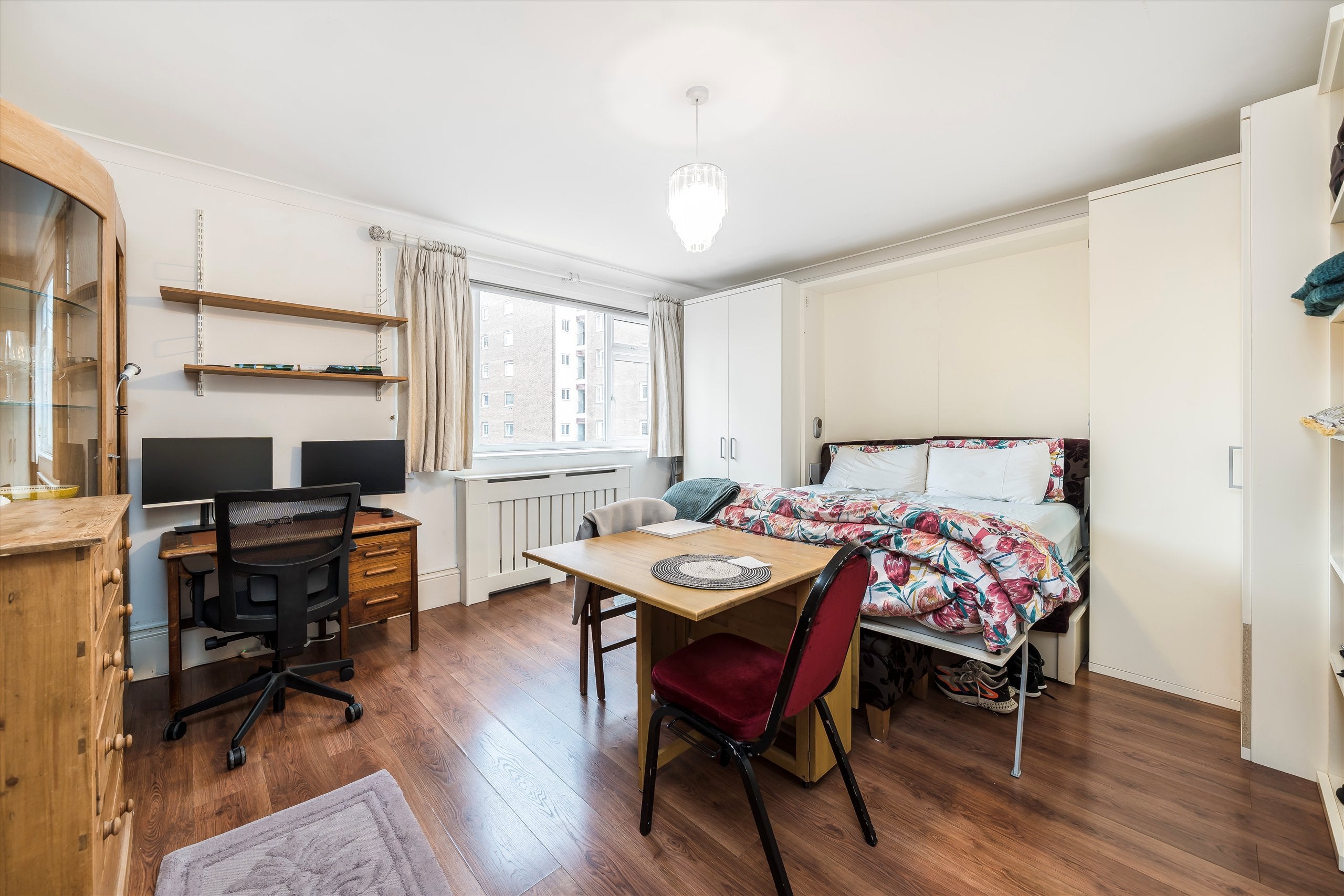 Flat Hatfields in Greater London