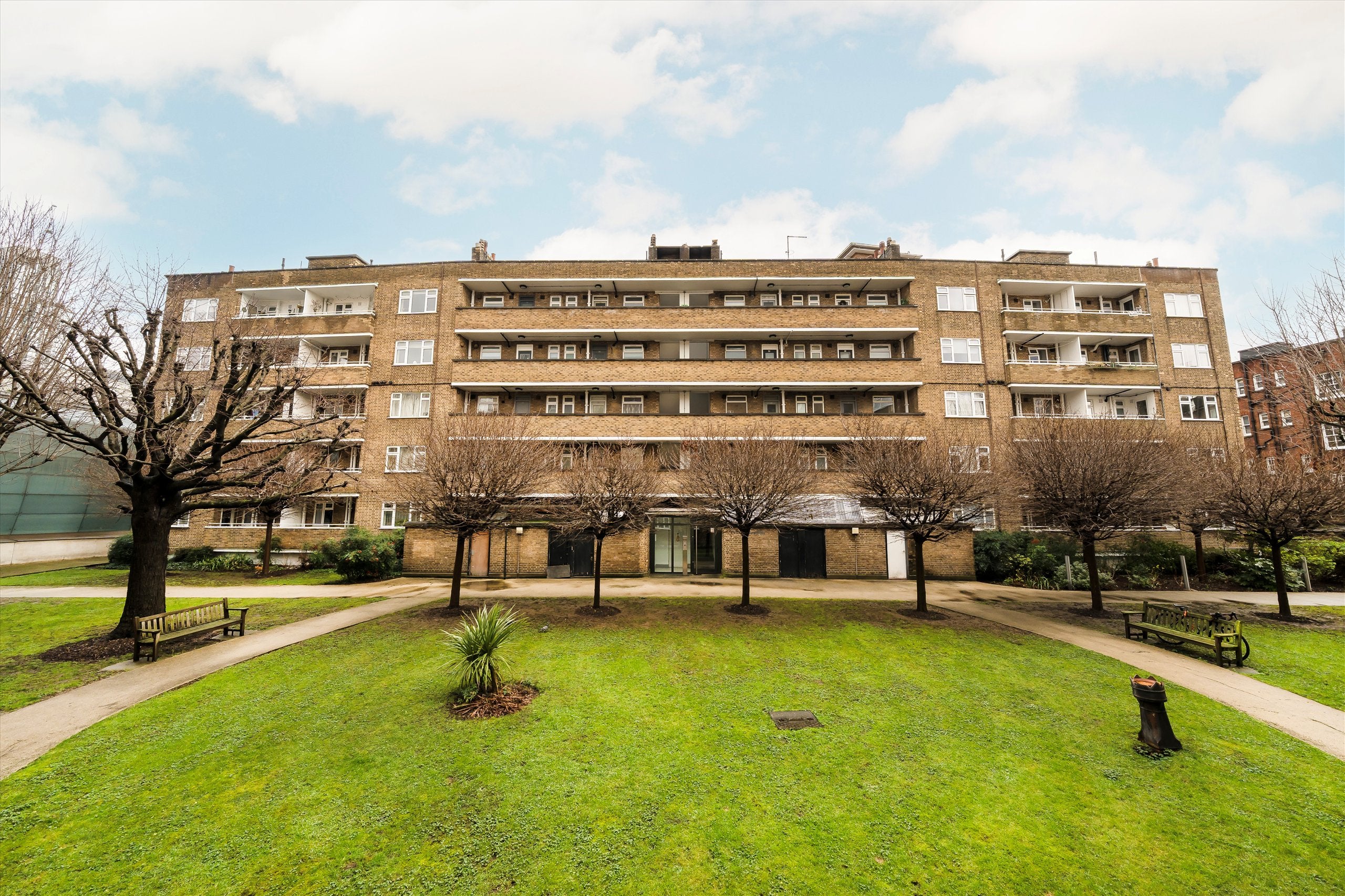Flat Hatfields in Greater London