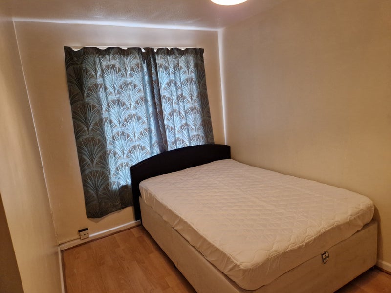 Room Taylifers in Harlow