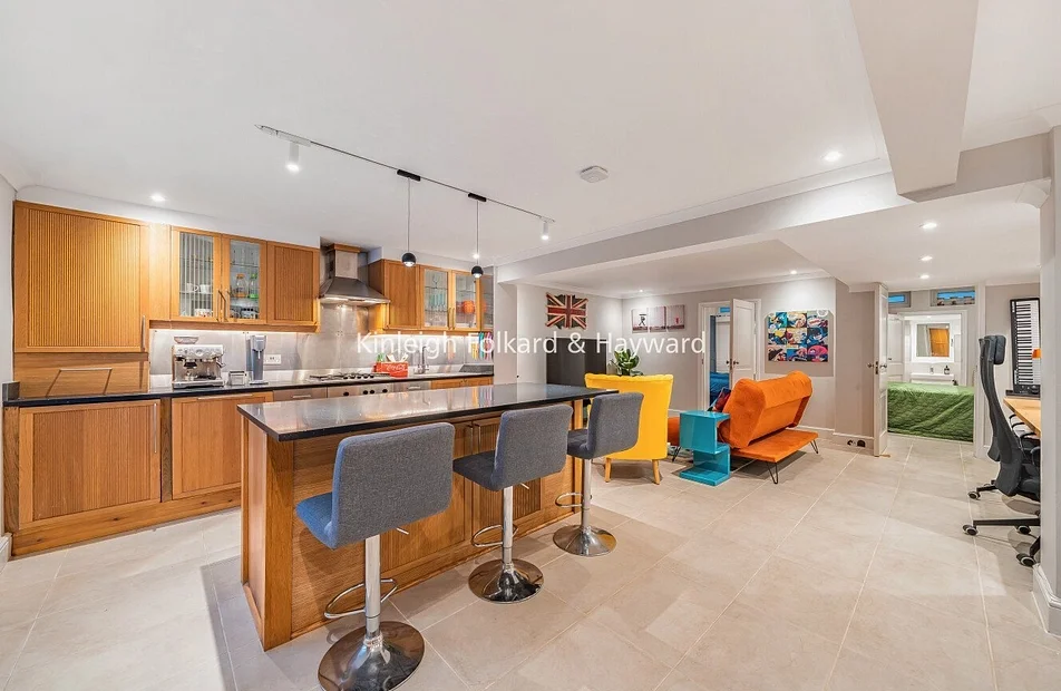 Flat Alkerden Road in Greater London
