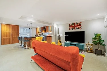 Flat Alkerden Road in Greater London