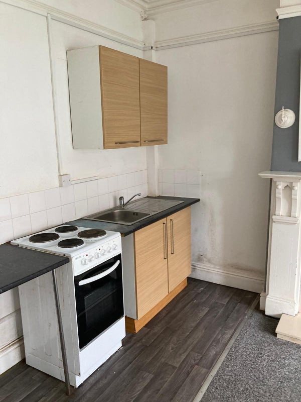 Room Claughton Road in Dudley