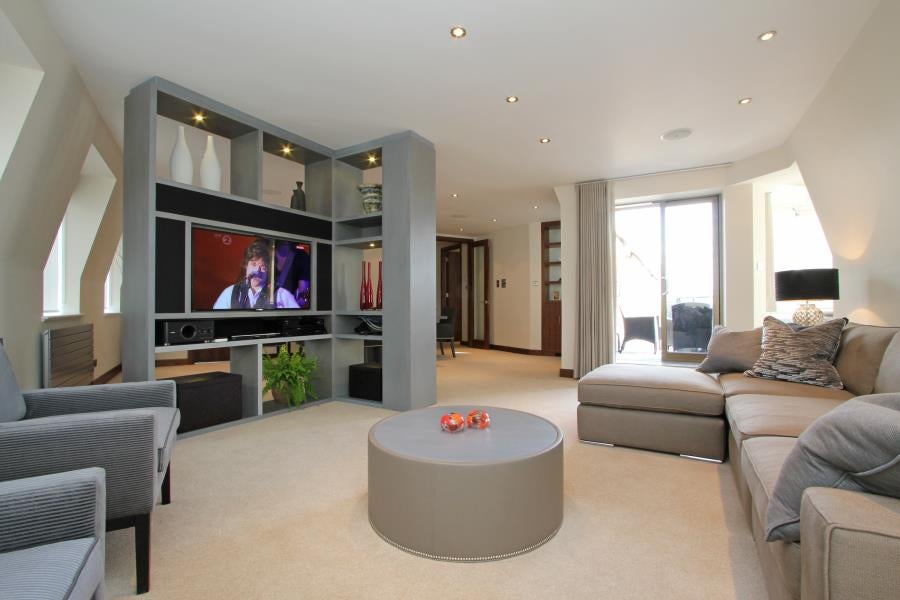 Flat Holbein Place in Greater London