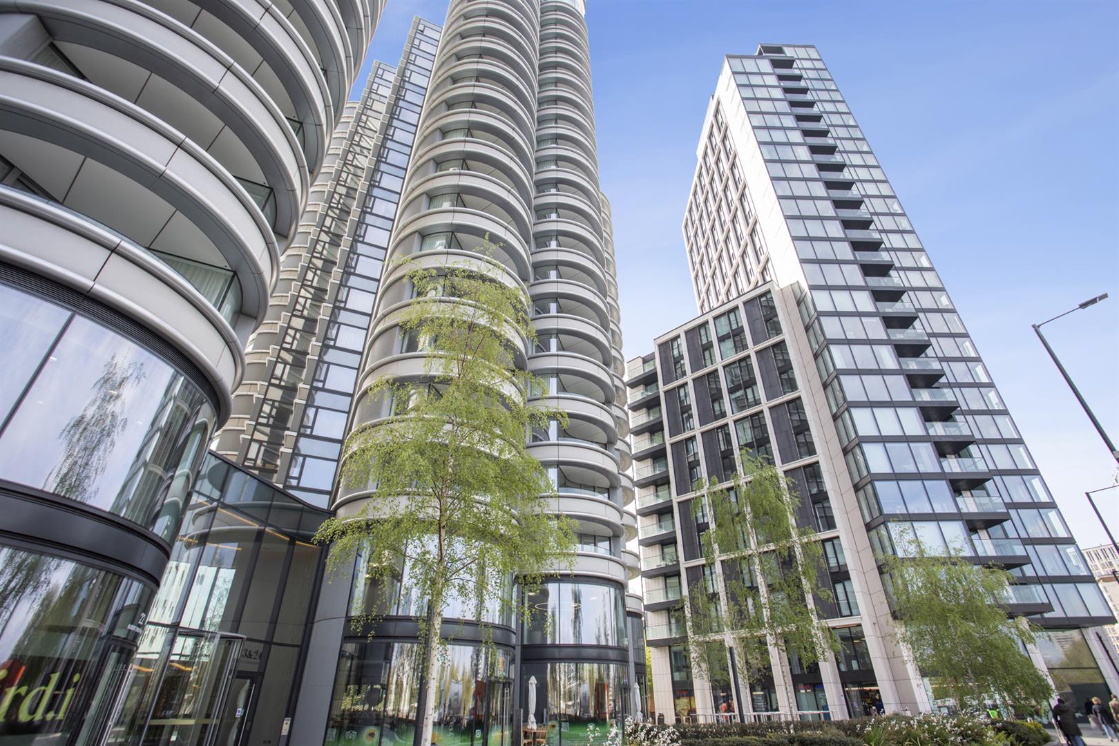 Flat Albert Embankment in Greater London