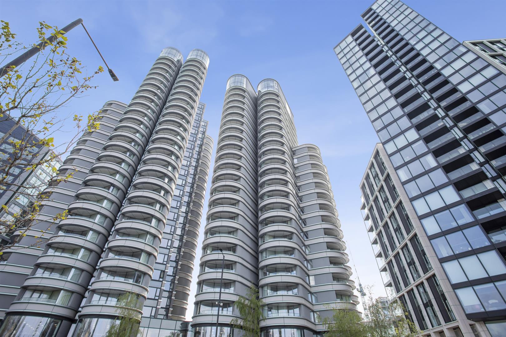 Flat Albert Embankment in Greater London