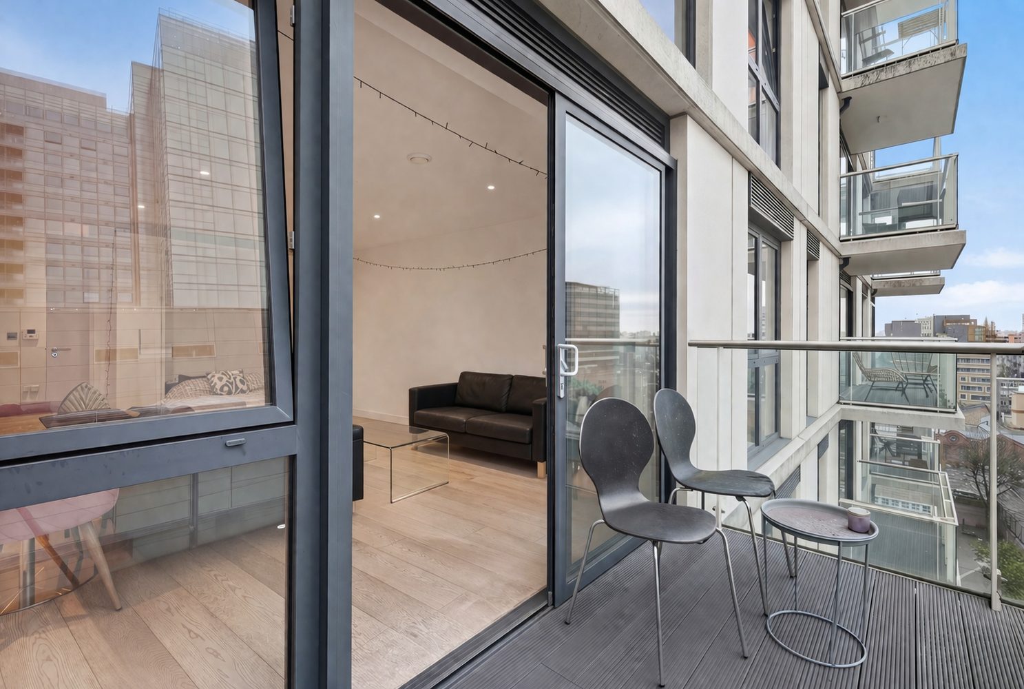 Flat Pomell Way in Greater London