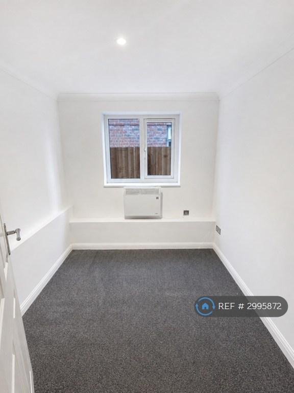 Flat Pinegrove Road in Southampton