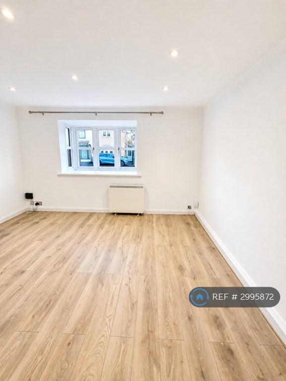 Flat Pinegrove Road in Southampton