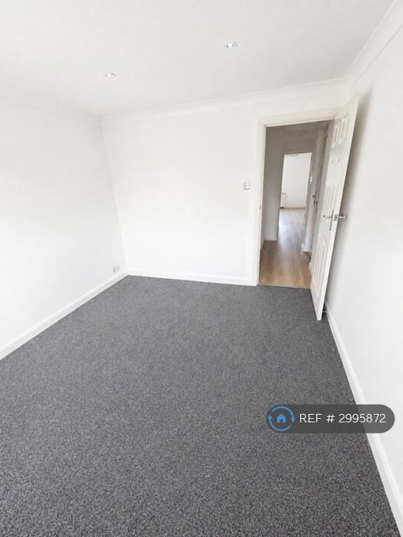 Flat Pinegrove Road in Southampton