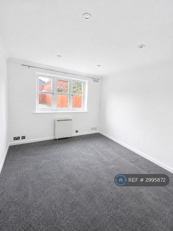 Flat Pinegrove Road in Southampton