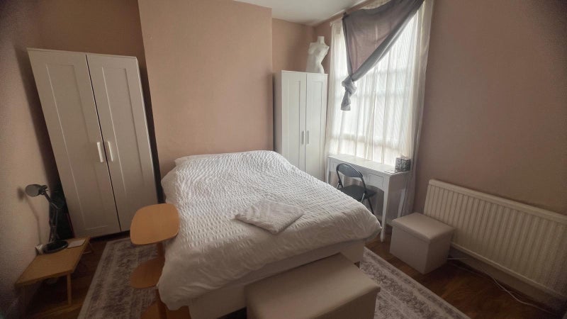Room Dinsdale Road in Greater London