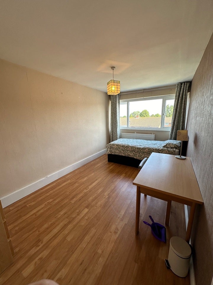 Room Belvoir Close in Greater London