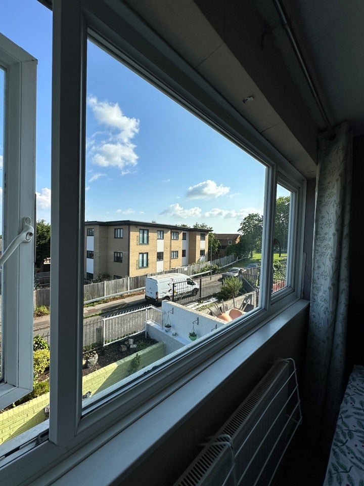 Room Belvoir Close in Greater London