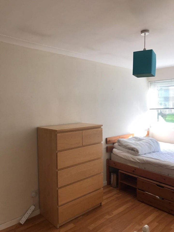 Room Belvoir Close in Greater London
