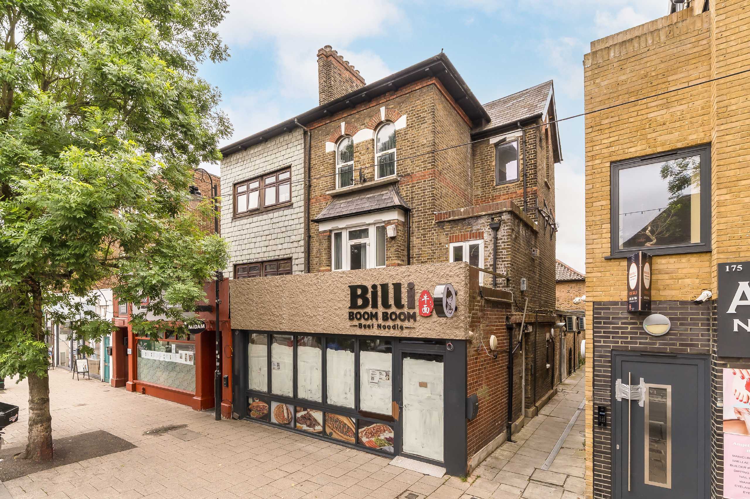 Flat High Street in Greater London