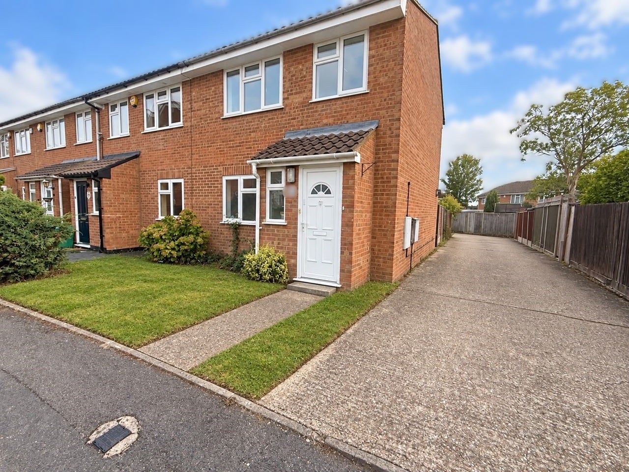 House Haslam Close in Greater London