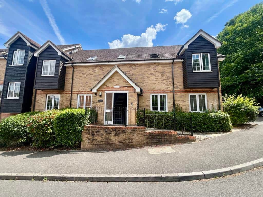 Flat Lamtarra Way in Greenham