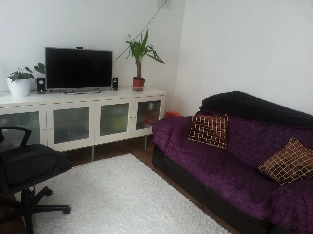 Flat Kings Drive in Greater London