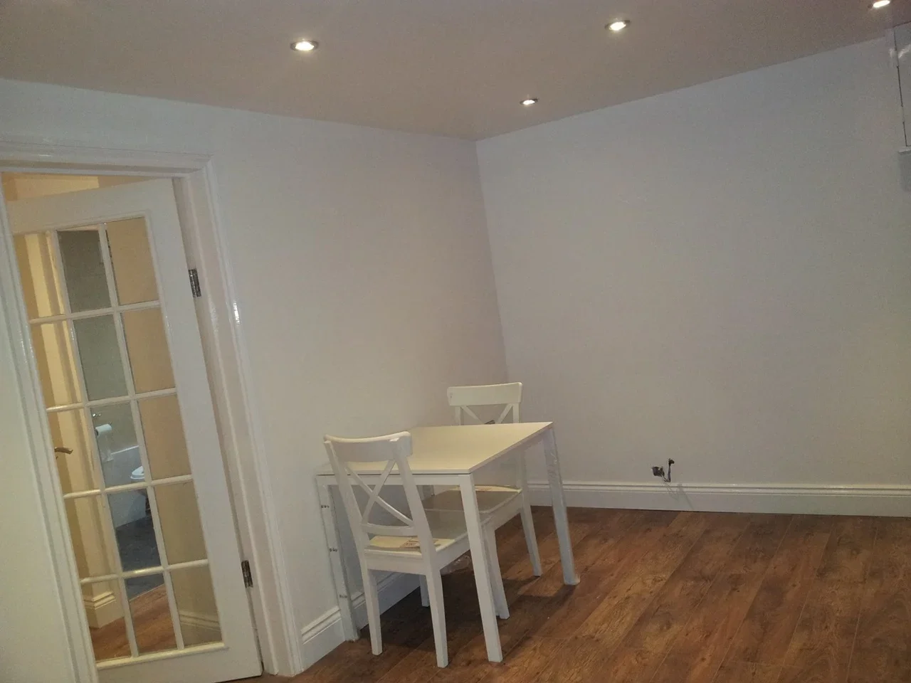 Flat Kings Drive in Greater London