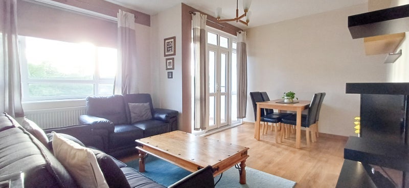 Flat Albert Drive in Greater London