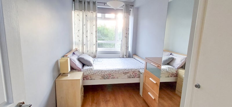 Flat Albert Drive in Greater London