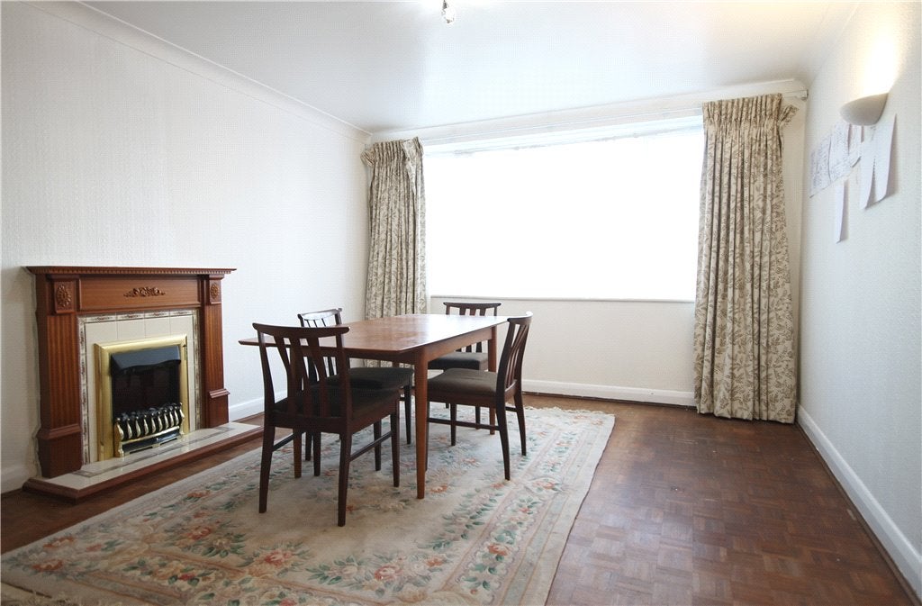 Flat Golf Road in Greater London