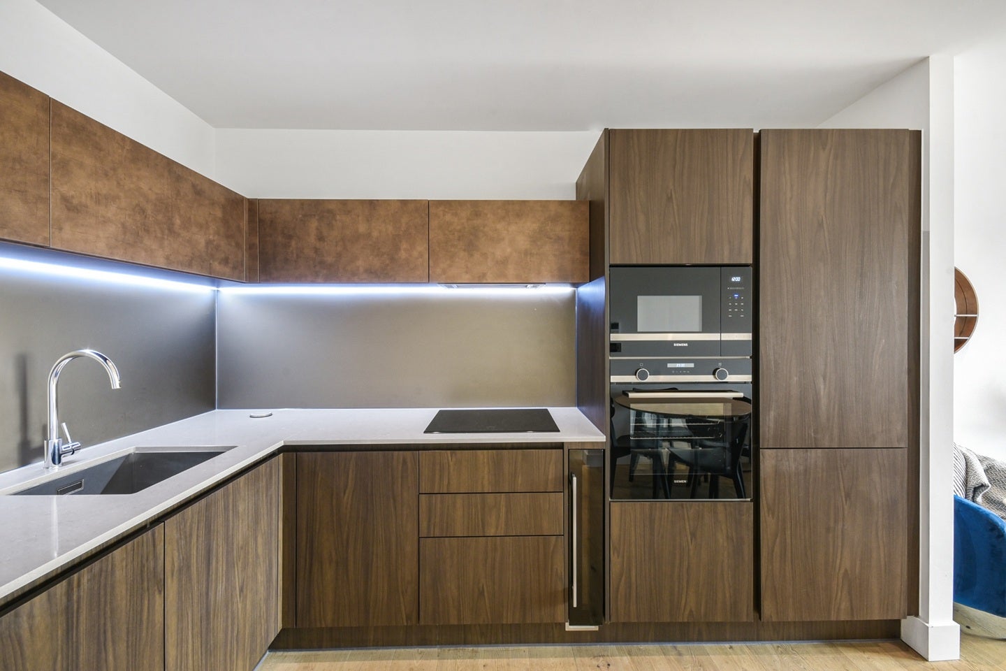 Flat Trenchold Street in Greater London