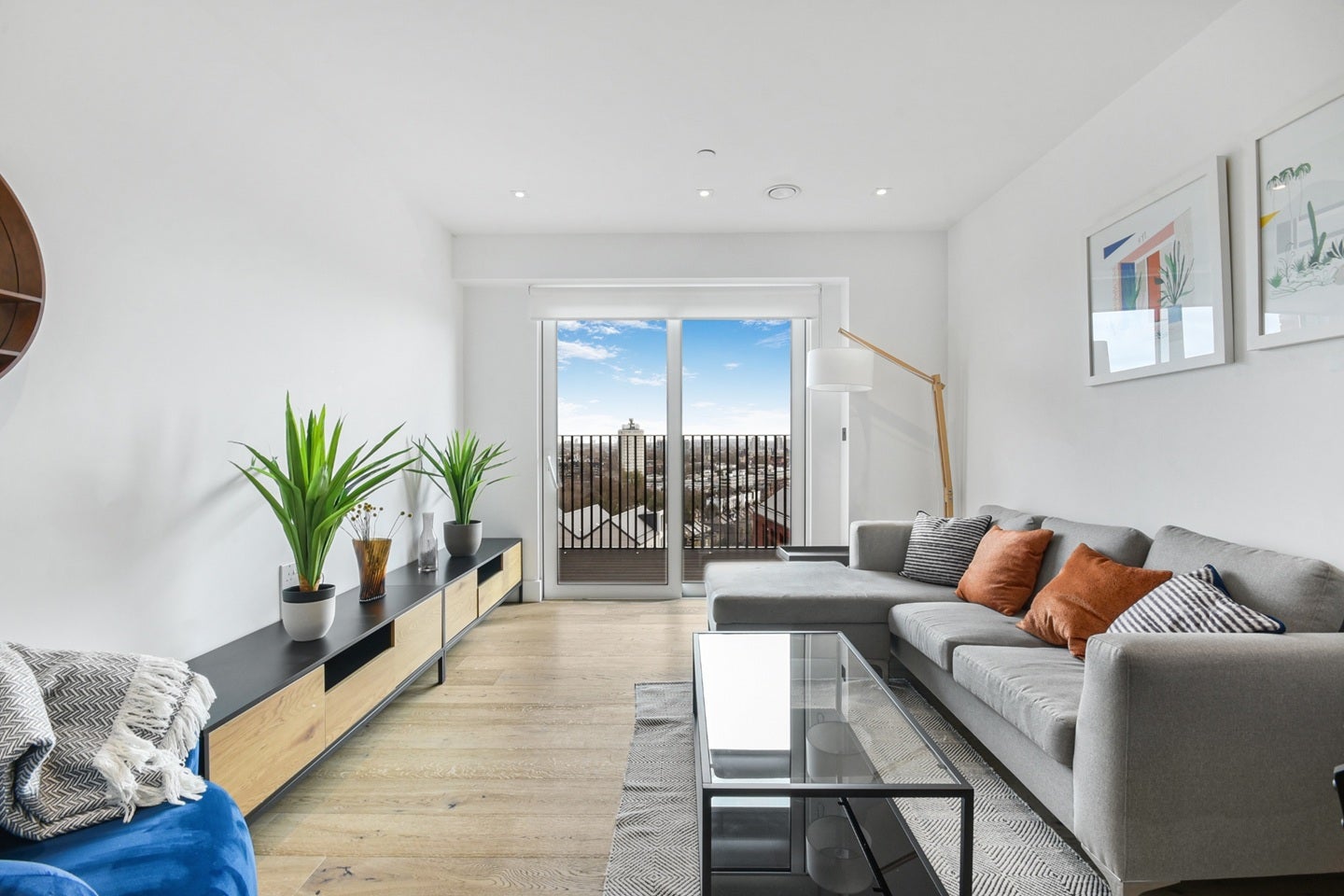 Flat Trenchold Street in Greater London