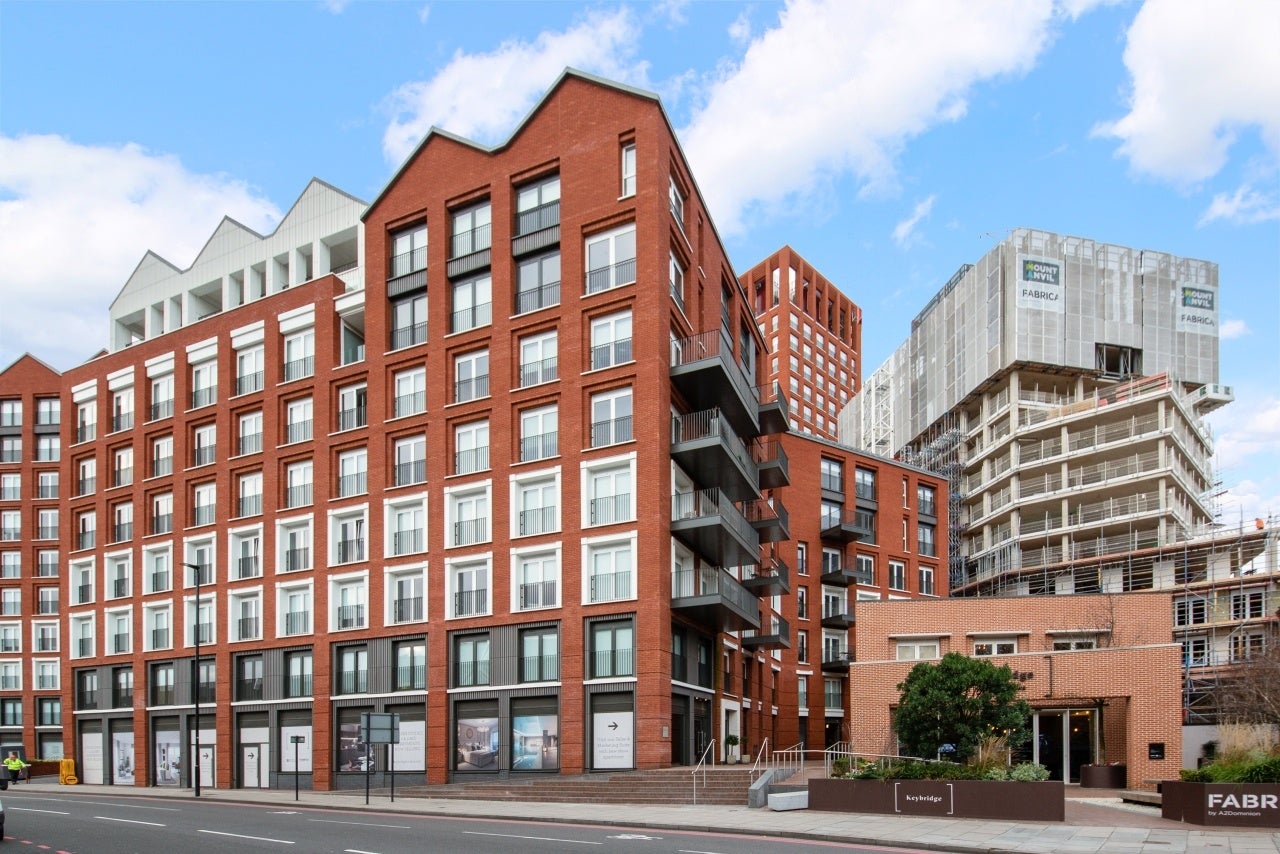 Flat Trenchold Street in Greater London