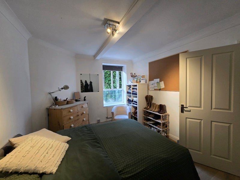 Room Kintyre Court in Greater London