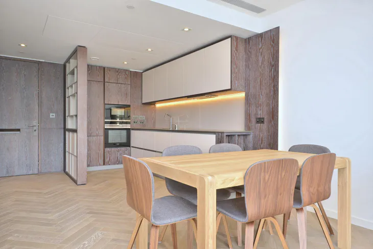 Flat Battersea Park Road in Greater London
