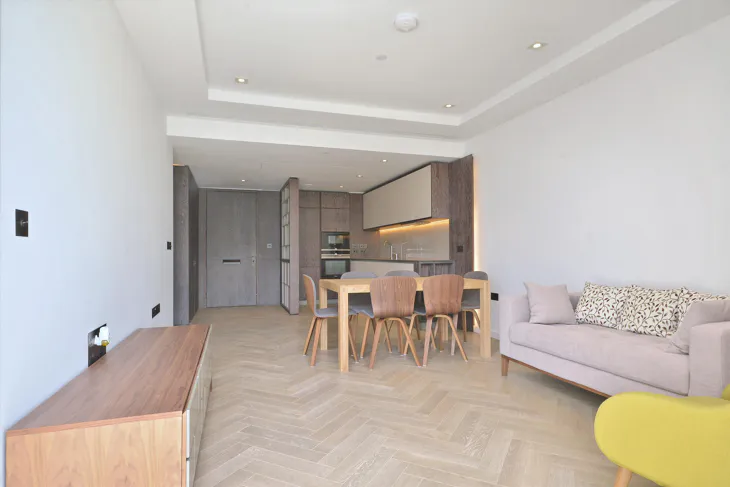 Flat Battersea Park Road in Greater London