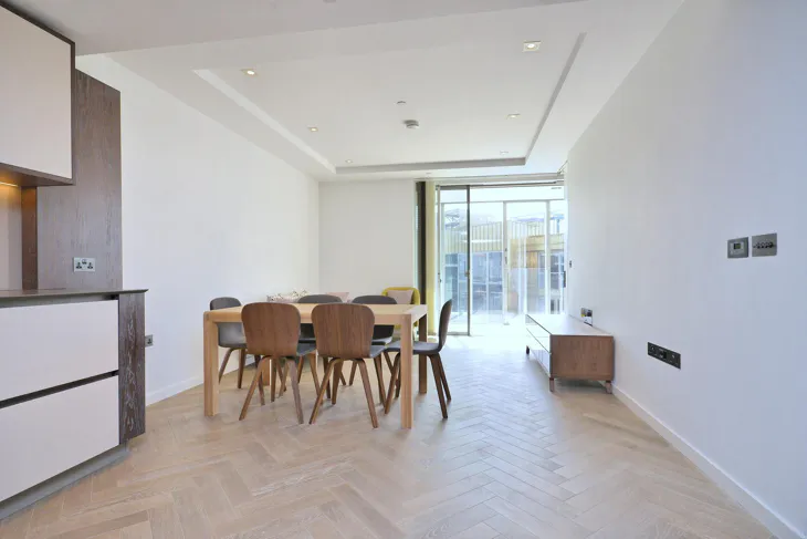 Flat Battersea Park Road in Greater London