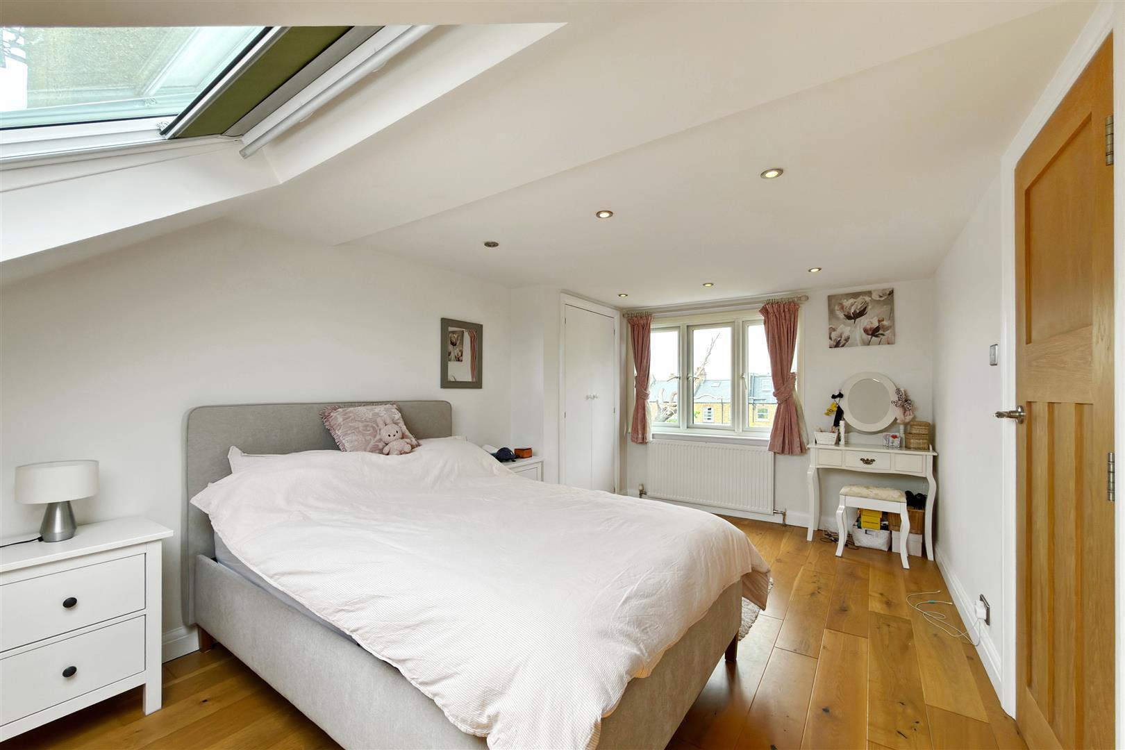 House Phyllis Avenue in Greater London