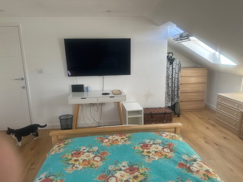 Room Elmer Road in Greater London