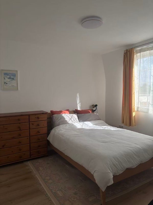 Room Englefield Crescent in Greater London